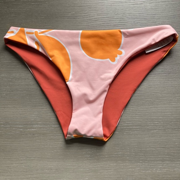 Juan de Dios NWT by Moye Guava Low-Rise reversible Bikini Top and Bottom set M - Picture 12 of 16